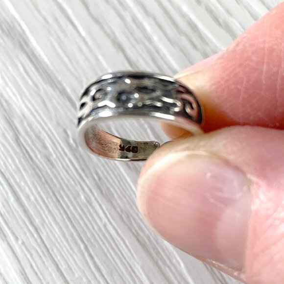 Tribal Pattern Toe Ring - Adjustable 925 Silver - Picture 3 of 8